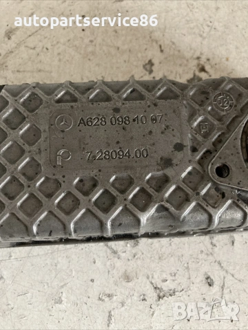 Десен капак на двигателя за Mercedes ML W163 400 CDI (2004) A6280981007, снимка 3 - Части - 55243775