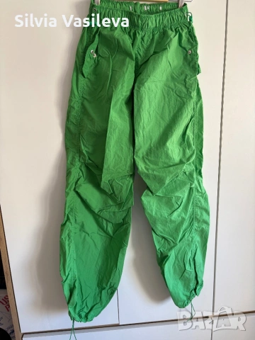 Зелен спортен панталон Bershka, снимка 2 - Панталони - 54319011