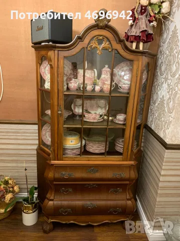 Продавам витрина Чипъндейл 