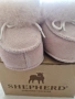 Shepherd Sheepskin Footwear меки детски пантофи от овча кожа с връзки , снимка 5
