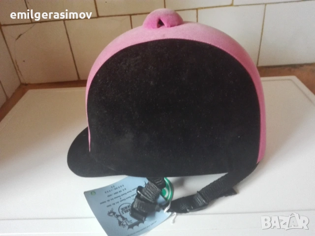 Жокейска шапка и каска за мотор , тротинетка.