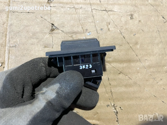 Бутон Отваряне Багажник bhn9624b2 Mazda3 2014 2.0бен 121kW, снимка 2 - Части - 53965822