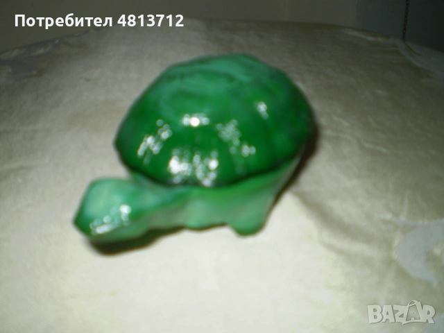 Зелена стъклена фигурка на костенурка                                                           