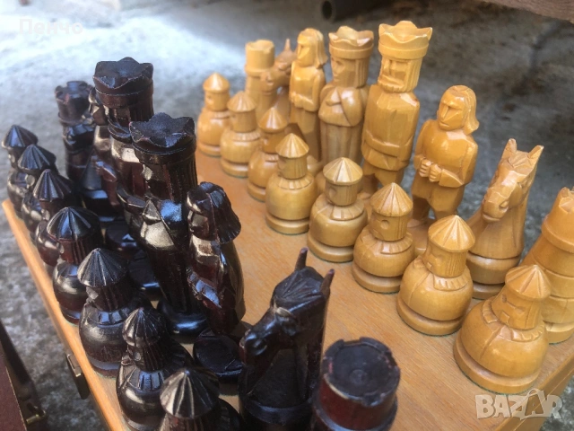  стари шахматни фигури и часовник - MADE IN GERMANY, снимка 13 - Антикварни и старинни предмети - 51698593