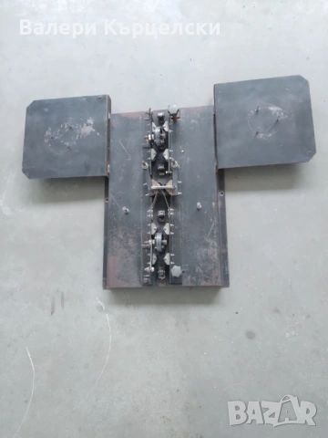 Приспособление, уред, инструмент за залепване на бутил лента върху стъкло