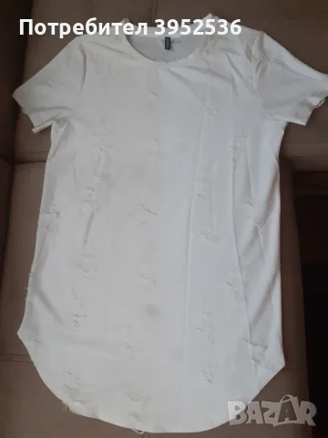 Мъжки тениски "H&M"размер М и L, с яката е бяла , другата е бежава със скъсани детайли,като нови!!!