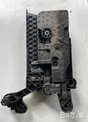 Рамка акумулатор Шкода Октавия Skoda Octavia 3, снимка 2 - Части - 55150744