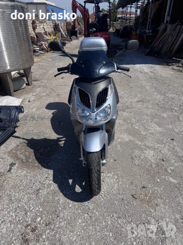 Скутер Aprilia sportcity 125, снимка 3 - Мотоциклети и мототехника - 54410727