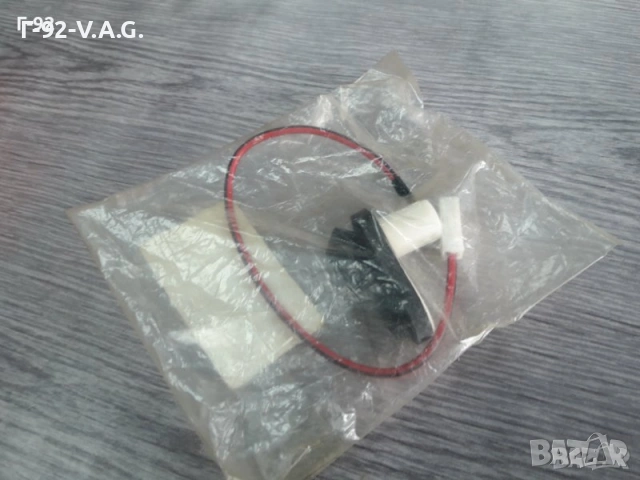 84231-30110**NEU**TOYOTA**БУТОН ЗА ВРАТА** , снимка 3 - Части - 55229846