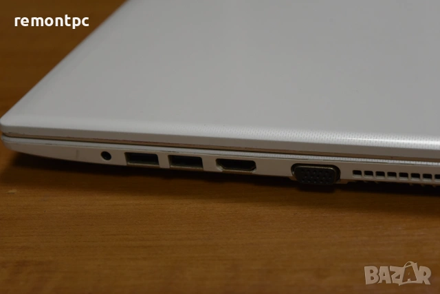 Toshiba Satellite L50-B-1M7 15.6 инчов бял лаптоп I3 4005U 6 GB DDR3 SSD батерия зарядно, снимка 10 - Лаптопи за работа - 55123833