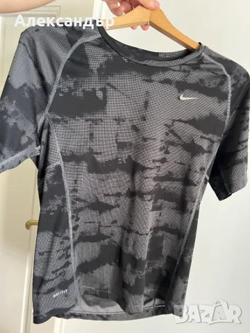 Тениска Nike DRI-FIT, размер S, снимка 3 - Тениски - 55630228