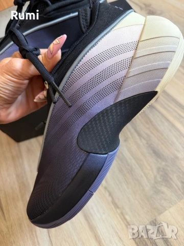 Оригинални нови шикозни маратонки adidas DON ! 41,44,45,46 н, снимка 2 - Маратонки - 54722919