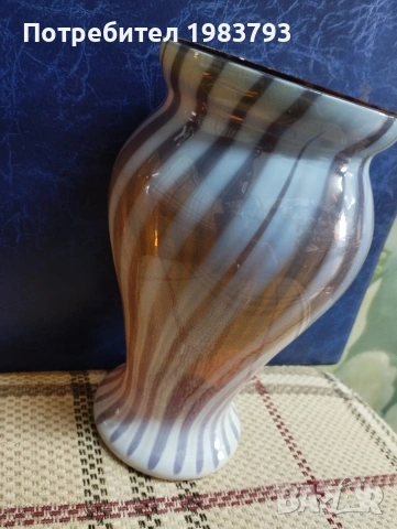 Красива ръчно изработена ваза от цветно стъкло., снимка 2 - Вази - 54120645