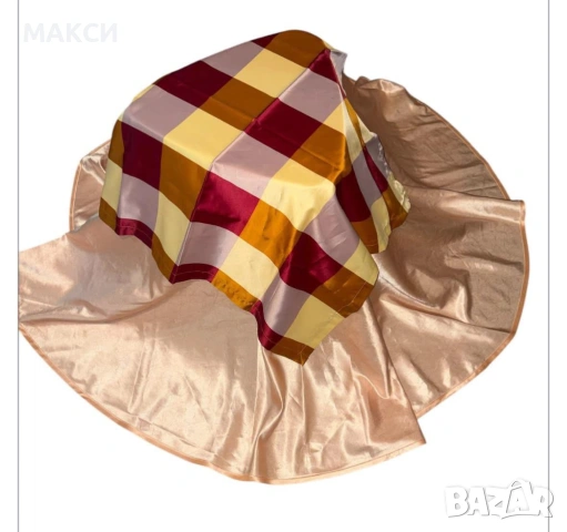 Комплект за кръгла маса : Сатенена покривка в цвят праскова с размер 130/160 см + сатенено каре 90/9