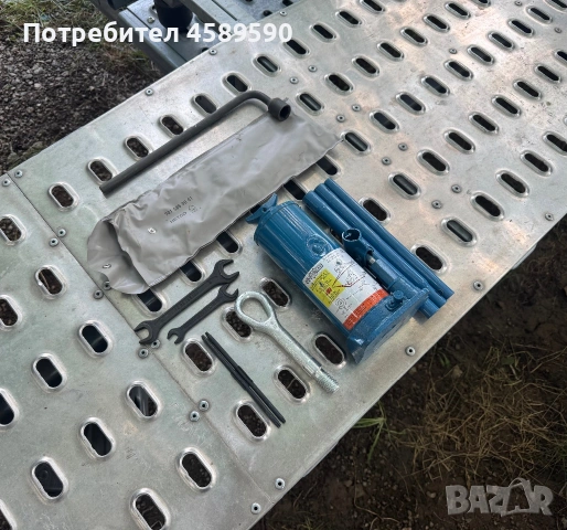 ЧИСТО НОВ Oригинален авариен комплект - КРИК,КЛЮЧ ЗА ГУМИ,КУКА за Mercedes Sprinter,Vw Crafter, снимка 3 - Части - 55136523
