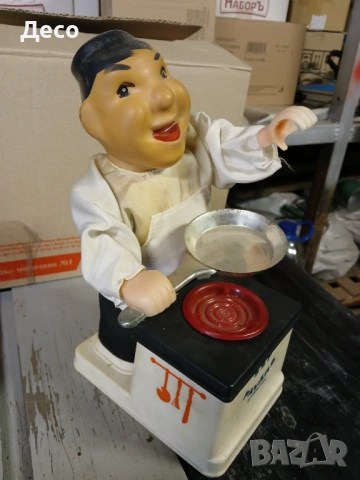 Стара руска играчка готвач.