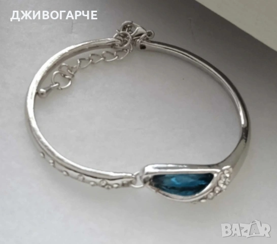 Масивна, сребърна гривна, твърда за дама.. В кутия