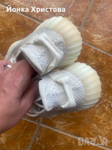 Маратонки Adidas Yeezy boost 350, снимка 4 - Маратонки - 54987363