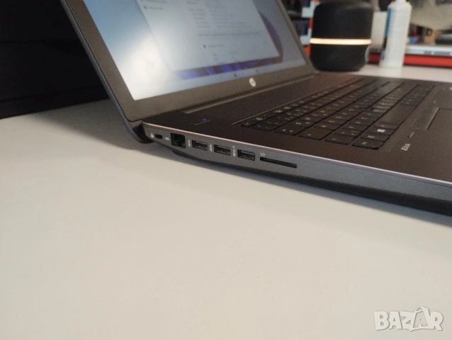 Мощен Лаптоп - HP ZBook 17 Gen3 - i7-6700HQ - Quadro M300M - 16 GB DDR4 - 512 GB SSD, снимка 2 - Лаптопи за работа - 54837504