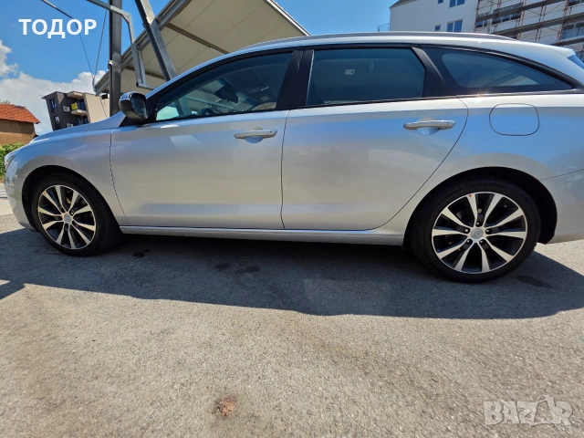 ХЮНДАЙ И 30 КОМБИ, ДЪЛГА БАЗА, снимка 4 - Автомобили и джипове - 55071743