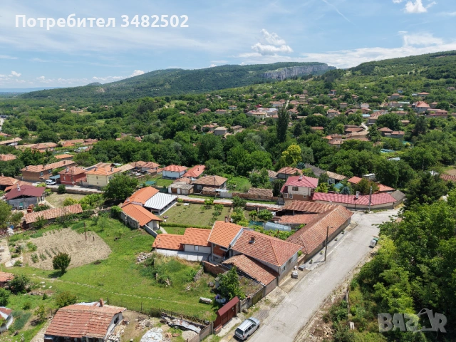 Продава се панорамен парцел в регулация в село Самоводене. 