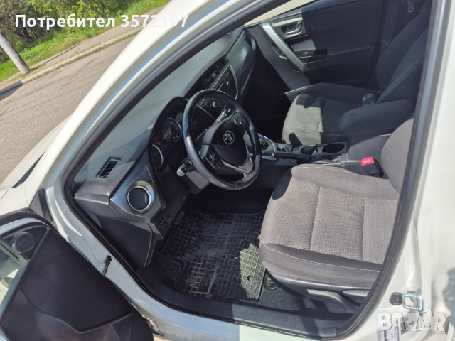 Toyota Auris Hybrid, снимка 12 - Автомобили и джипове - 54368966