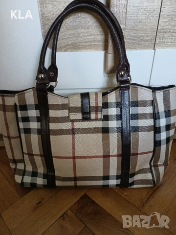 Оригинална чанта Burberry , снимка 2 - Чанти - 54943042