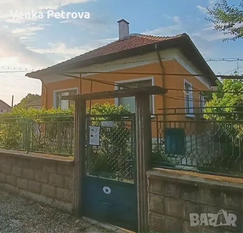 Продава се масивна едноетажна къща с гараж и лятна кухня в гр. Бяла Слатина, снимка 2 - Къщи - 55297248