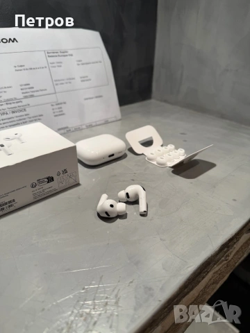 100% оригинални Apple Airpods Pro 3, Vivacom, снимка 2 - Bluetooth слушалки - 54465739