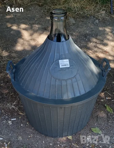 Продавам дамаджана 54л.