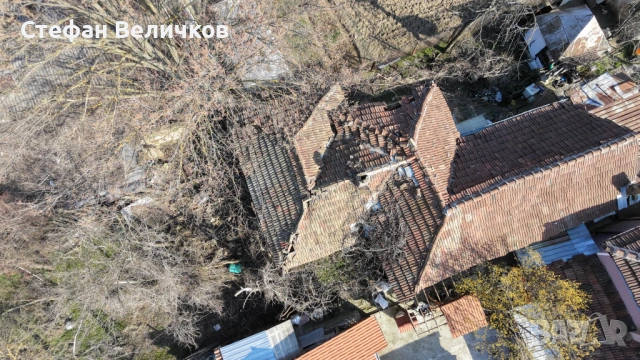 🏡 КЪЩА С ГОЛЯМ ДВОР 640м² | ТОП ЛОКАЦИЯ | ИНВЕСТИЦИЯ, снимка 12 - Къщи - 54065098