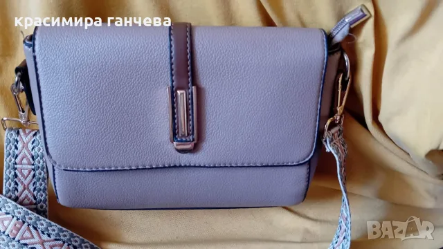 продавам дамска чанта, за през рамо,малка