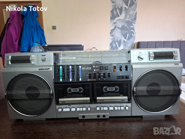 Продава се касетофон Sharp GF-575H. 