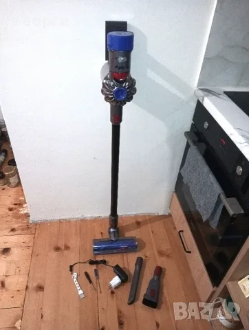 Отлична безжична Dyson V8 прахосмукачка с нова батерия и аксесоари