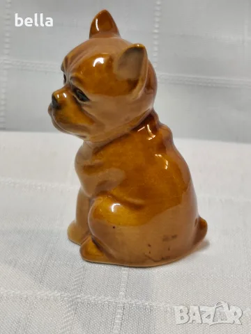 Порцеланова фигура на куче Goebel, снимка 3 - Антикварни и старинни предмети - 55599217