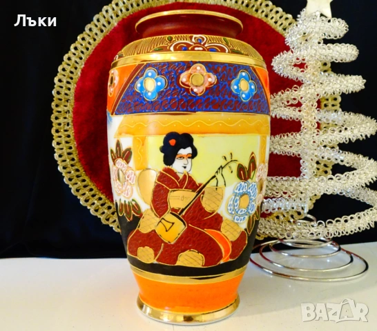 Японска порцеланова ваза Satsuma,злато,печат,гейша.