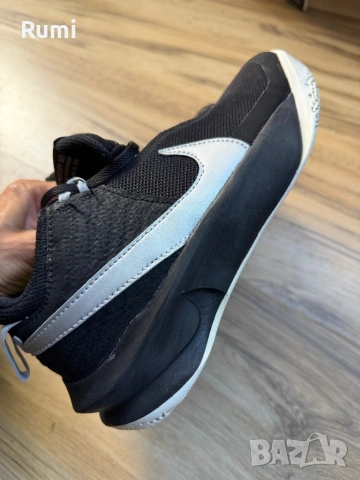 Оригинални високи маратонки Nike Team Hustle! 38 н, снимка 9 - Маратонки - 54730241