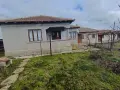 Селска Къща с двор, снимка 1