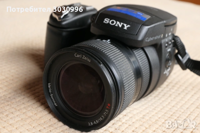 Sony Cyber-shot DSC-R1 със допълнителна светкавица Sony
