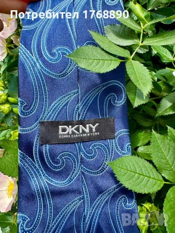 Копринена вратовръзка DKNY