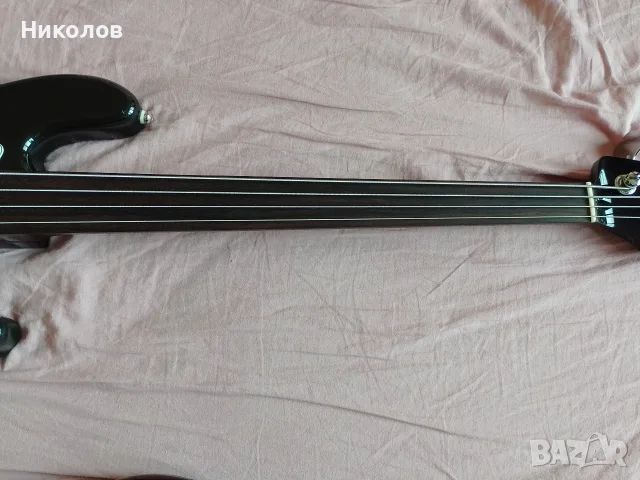 Бас китара фретлес , снимка 2 - Китари - 55556953