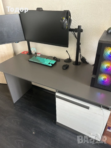 Използвано сиво гейминг/офис бюро - 140х60х75см, снимка 2 - Бюра - 54083762