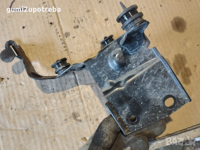 Планка Държач ABS Помпа 5Q1614235 Volkswagen Passat B9 1.5 eTSI 150кс 2024г Бензин, снимка 2 - Части - 54959873