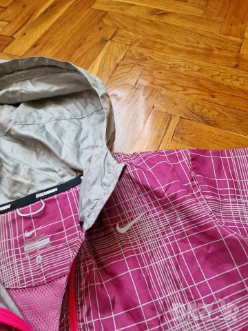 Страхотна дамска ветровка , яке NIKE размер S , снимка 5 - Якета - 54255017