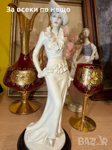 Дамата с перото” изискана фигура на млада и елегантна дама Код P2228, снимка 2 - Колекции - 54232710