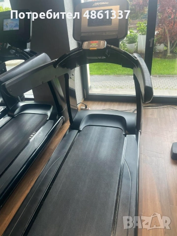 Бягаща пътека Life Fitness 95Te  — отлично състояние, снимка 3 - Фитнес уреди - 55002849