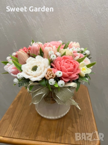 Аранжировки от ароматни сапунени цветя..