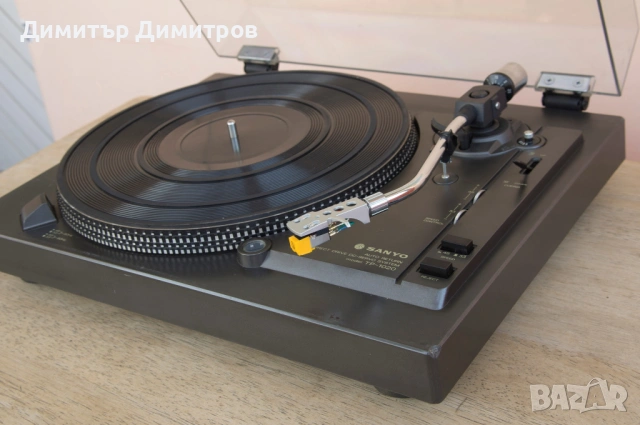 Предлагам грамофон Sanyo TP-1020, снимка 2 - Грамофони - 54708927