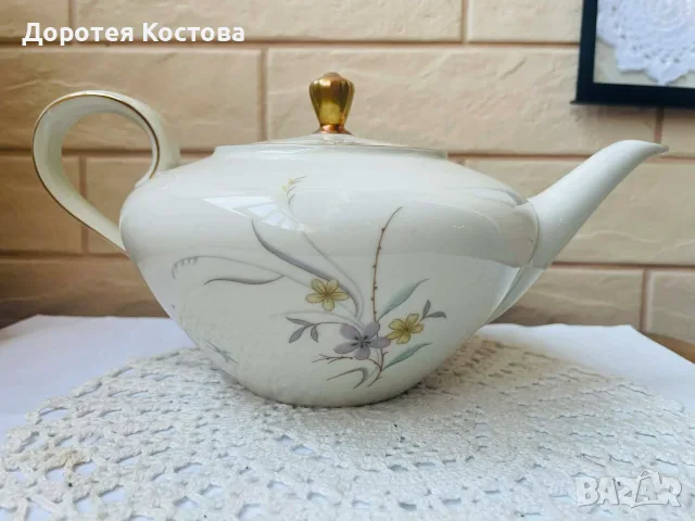 Красив порцеланов чайник от Германия с декор цветя