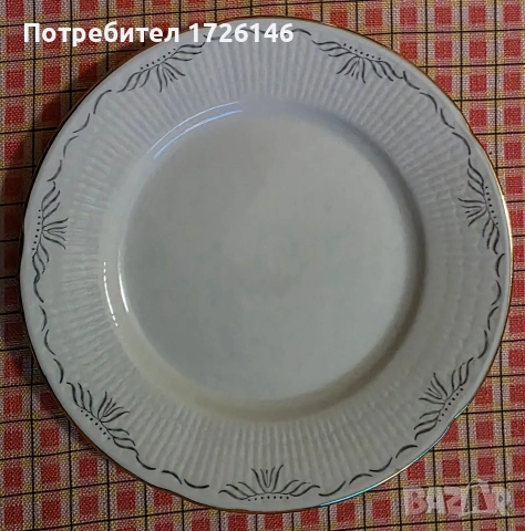 Порцеланови чинии със златен кант 3 броя на Rörstrand, Sweden 